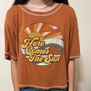 “Here Comes the Sun” cropped t-shirt